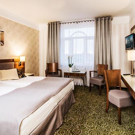 Hotel Lord - Warsaw Airport Exterior foto