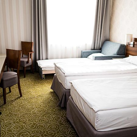 Hotel Lord - Warsaw Airport Exterior foto