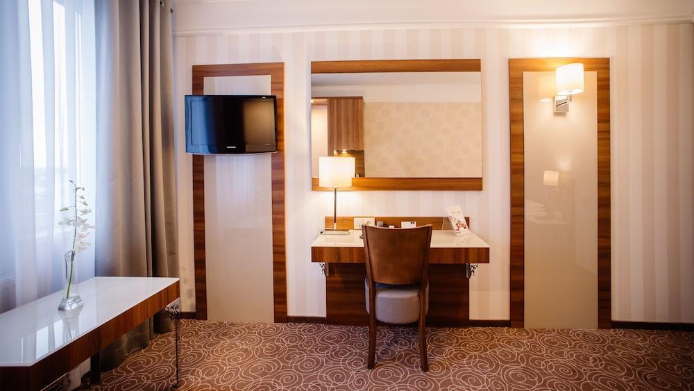 Hotel Lord - Warsaw Airport Exterior foto