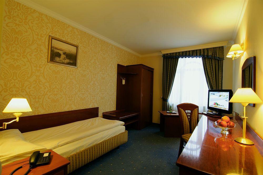 Hotel Lord - Warsaw Airport Exterior foto