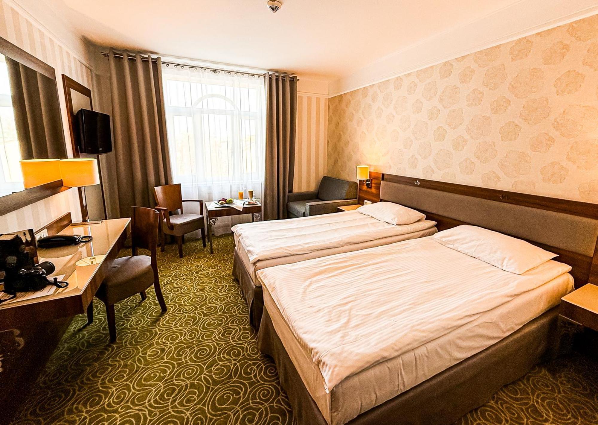 Hotel Lord - Warsaw Airport Exterior foto