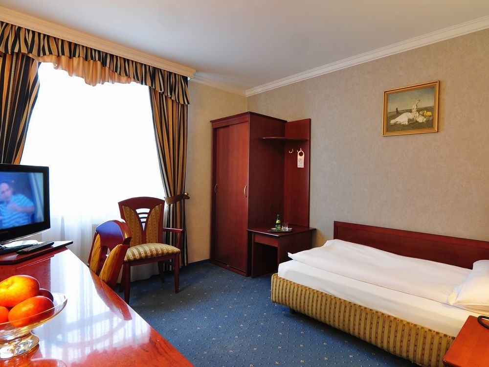 Hotel Lord - Warsaw Airport Exterior foto