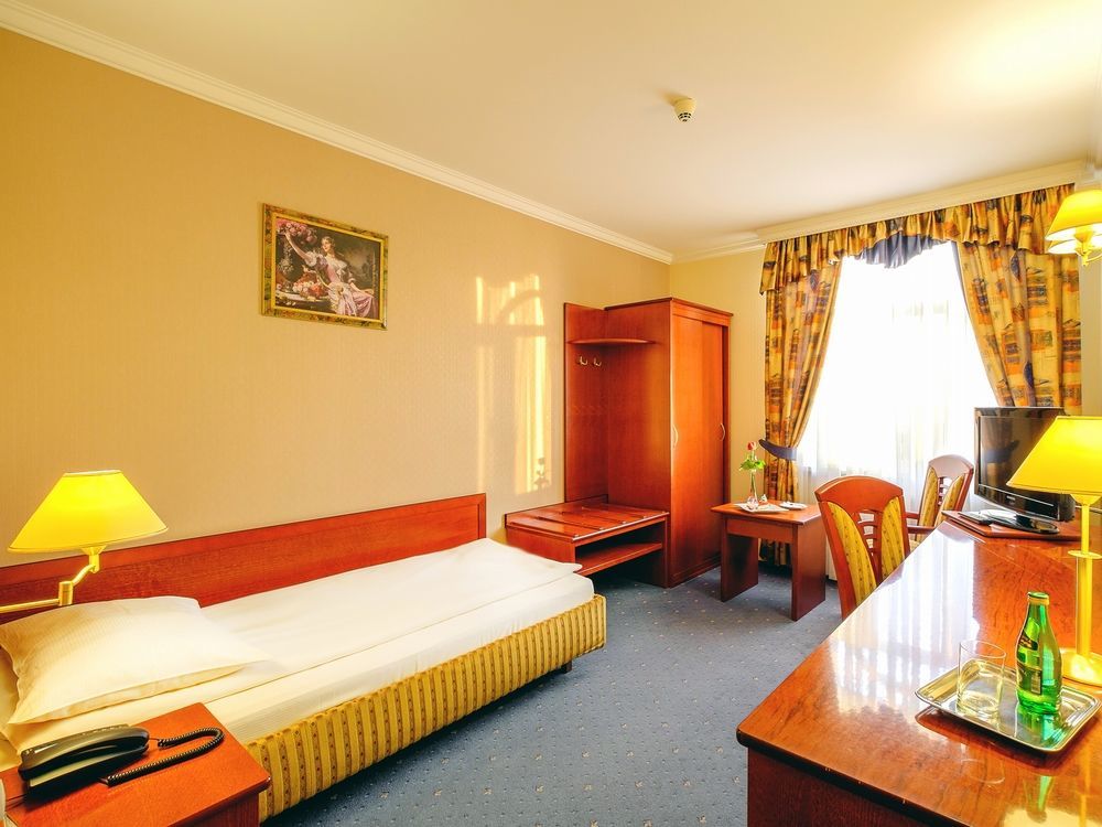 Hotel Lord - Warsaw Airport Exterior foto