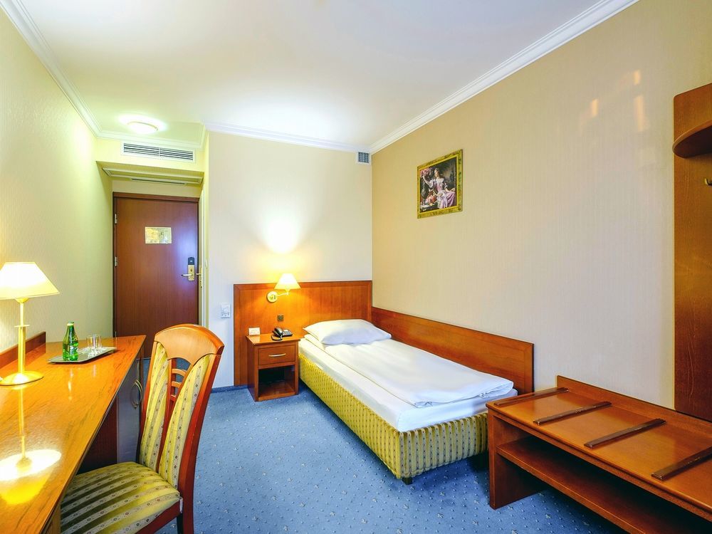 Hotel Lord - Warsaw Airport Exterior foto