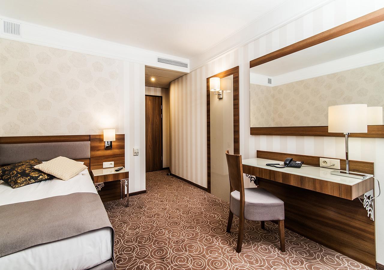 Hotel Lord - Warsaw Airport Exterior foto