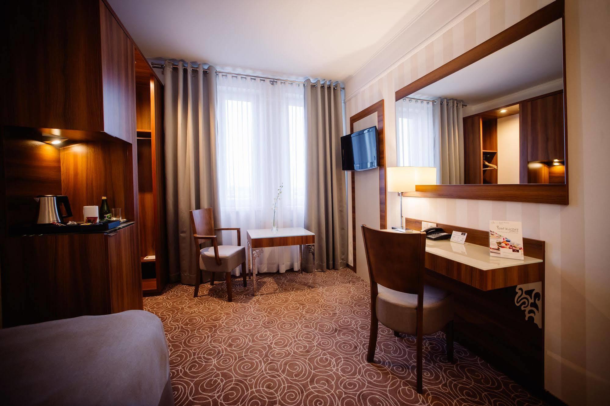 Hotel Lord - Warsaw Airport Exterior foto